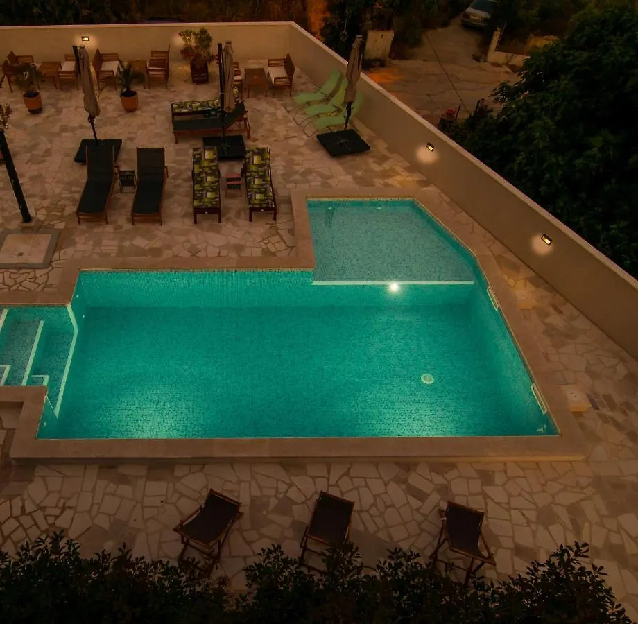 Daniel\'S Apartments Split contacts