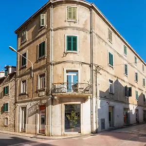 Apartment Queen Teuta In The Heart Of Historical Heritage