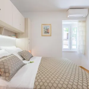  Apartment Grgur