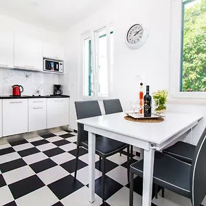  Apartment Nella